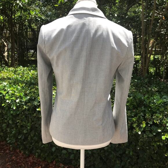 T Tahari Ilana blazer in gray on button two pockets - Picture 3 of 4